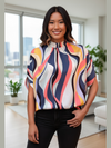 Blusa con cuello alto y alas